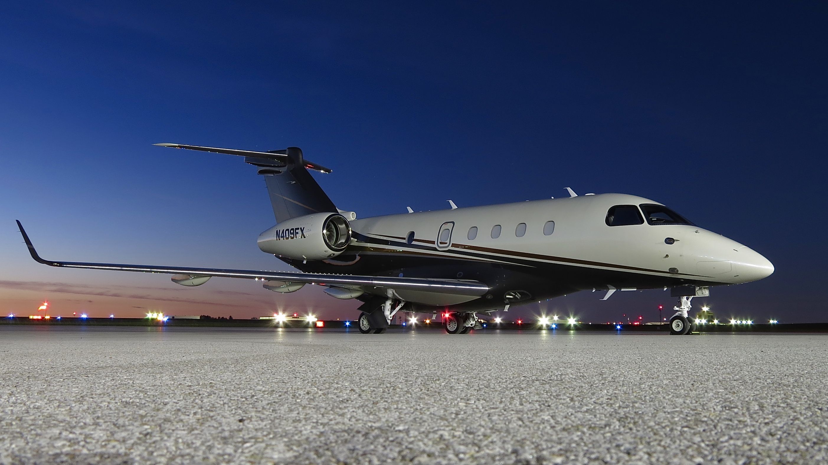 Embraer Legacy 450 (LXJ409) - 409 resting on the ramp before heading out to Augusta. 