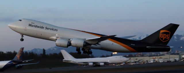 BOEING 747-8 (N618UP) - Takeoff at sundown to the north from Runway 33-15.