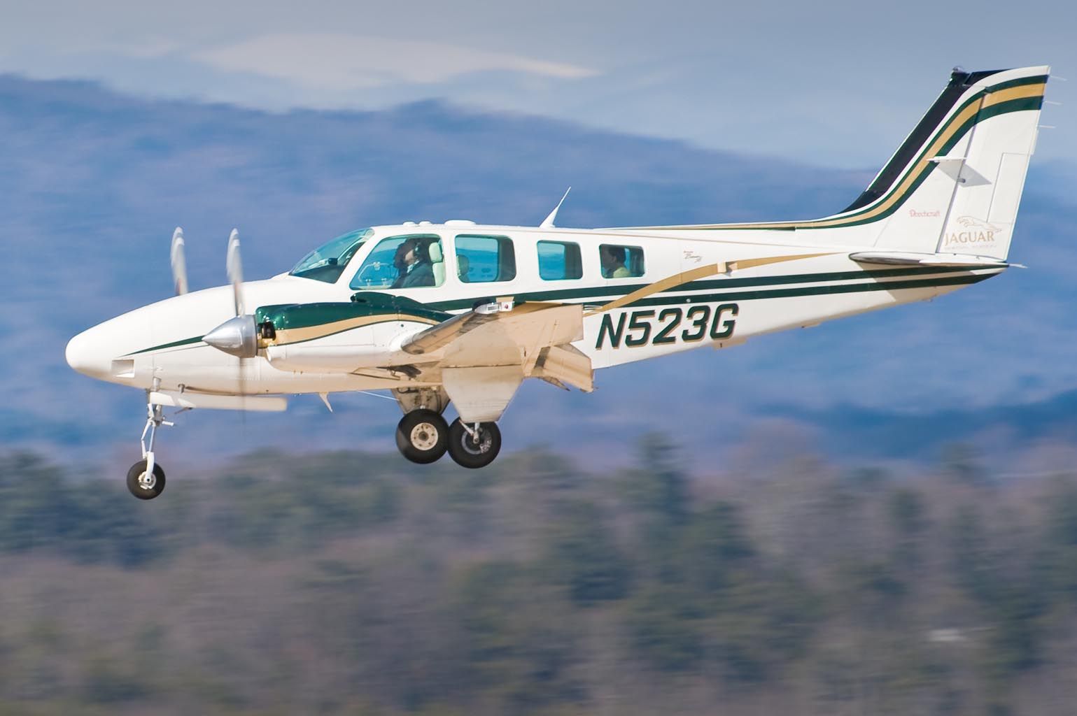 Beechcraft Baron (58) (N523G) - 2.Feb.2010