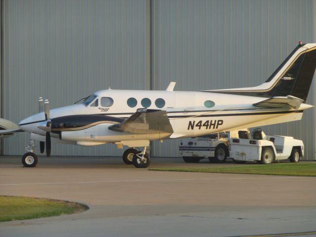 Beechcraft King Air 90 (N44HP)