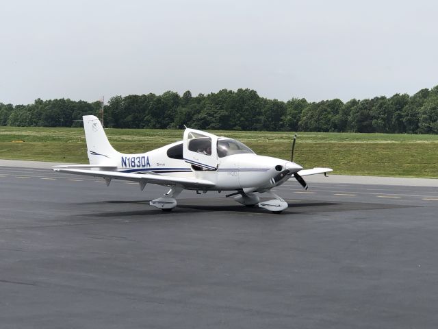 Cirrus SR-20 (N183DA)