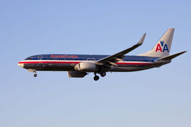 Boeing 737-700 (N913NN) - LAX