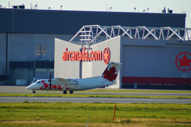 de Havilland Dash 8-100 (C-FGRM)