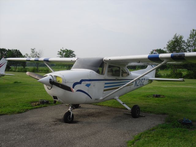 Cessna Skyhawk (N21SZ) - A former Embry Riddle C172...Now part of Blue Ash Aviation