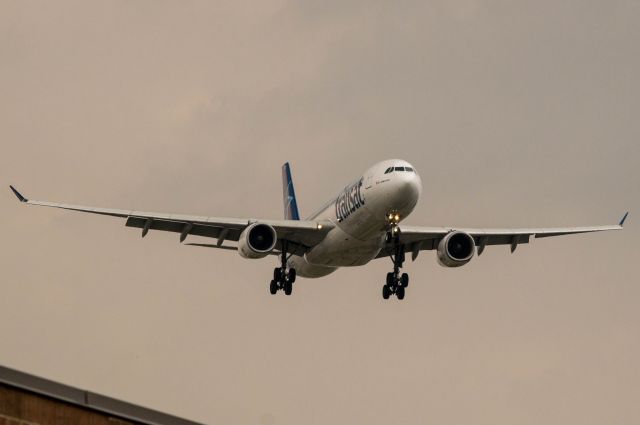 Airbus A330-300 (C-GCTS)