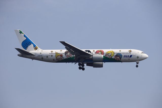 BOEING 767-300 (JA8674)