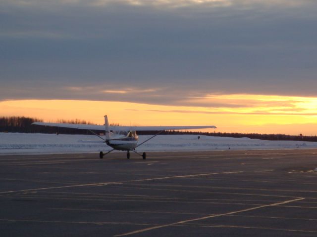 Cessna Skyhawk (C-GRUG) - Sunset after circuits