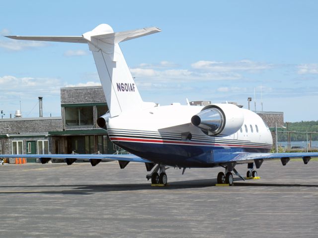 Canadair Challenger (N601AF) - Large cabin.