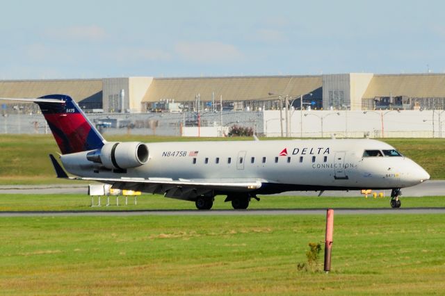 Canadair Regional Jet CRJ-200 (N8475B)