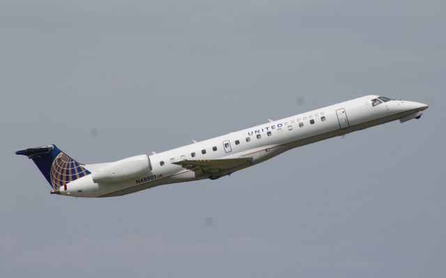 Embraer ERJ-145 (N48901)