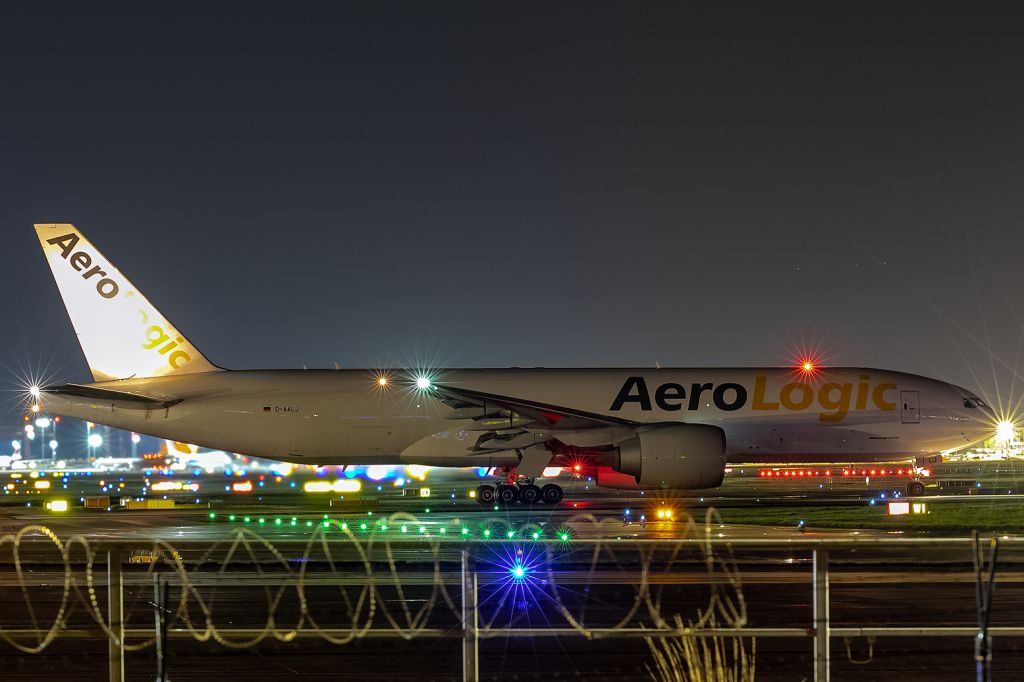 BOEING 777-200LR (D-AALJ)
