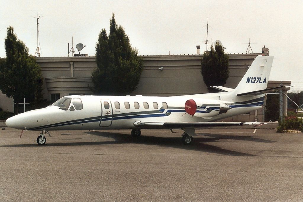 Cessna Citation V (N137LA) - Parked on the Atlantic Aviation ramp in Jun-06.br /br /Reregistered N560HD 22-Mar-08.