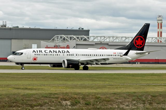Boeing 737 MAX 8 (C-GEHV)