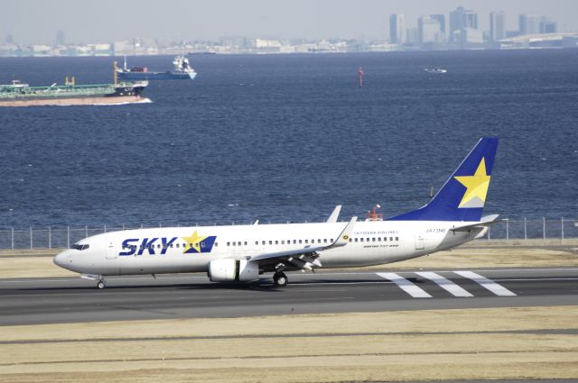 Boeing 737-800 (JA73ND) - Landing at Haneda Intl Airport on 2012/01/12