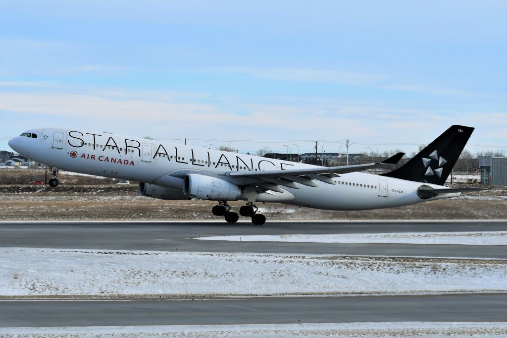 Airbus A330-300 (C-GHLM) - Air Canada Airbus A330-343 departing YYC on Jan 1.