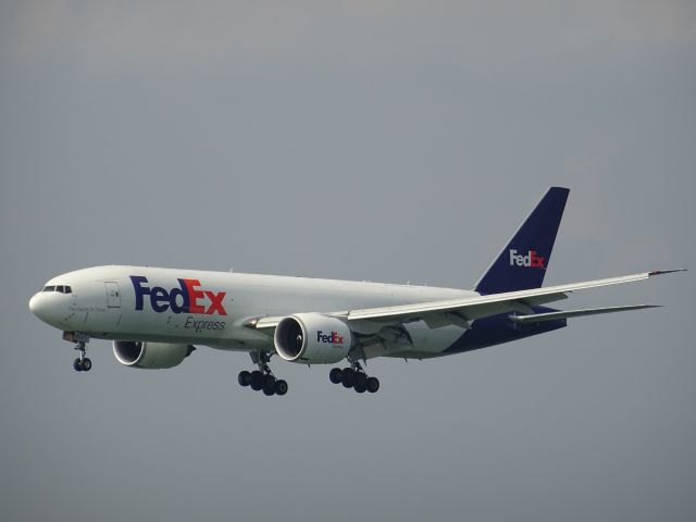 BOEING 777-200LR (N852FD)