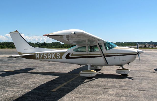 Cessna Skylane (N759KS) - Is is a 182. Great family aircraft.