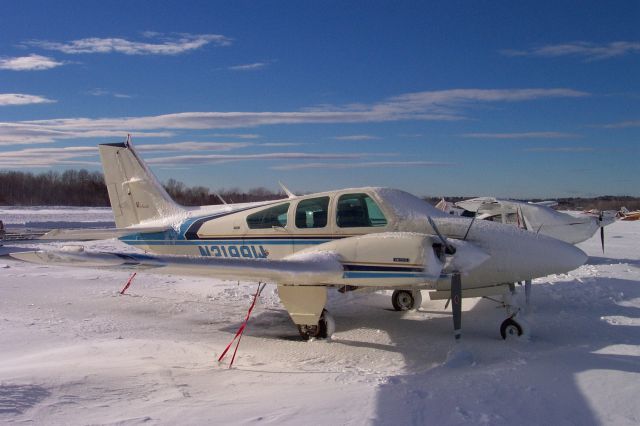 Beechcraft 55 Baron (N3199W)