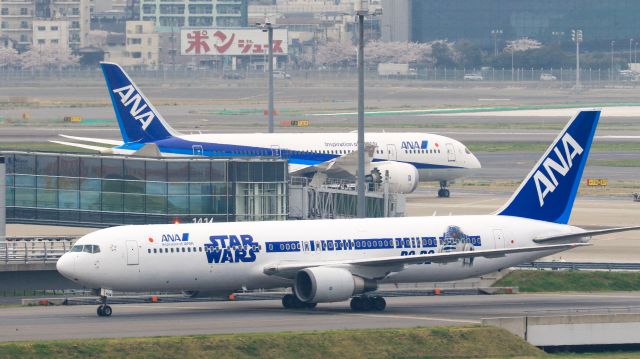 BOEING 767-300 (JA604A) - “STAR WARS” LIVERYbr /All Nippon Airways / Boeing 767-381/ERbr /Apr.06.2016 Tokyo International Airport [HND/RJTT] JAPAN
