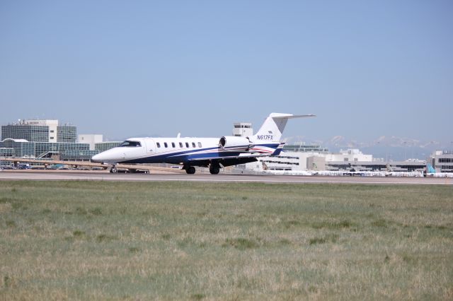 Learjet 40 (N617FX)