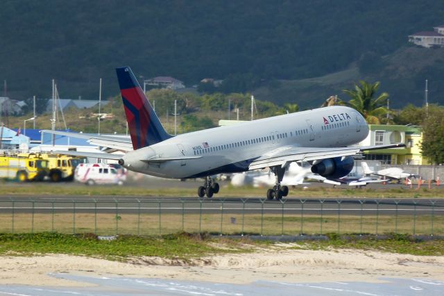 Boeing 757-200 (N636DL)