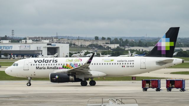 Airbus A320 (XA-VLR) - Costa Rica special taxiing for departure 13R