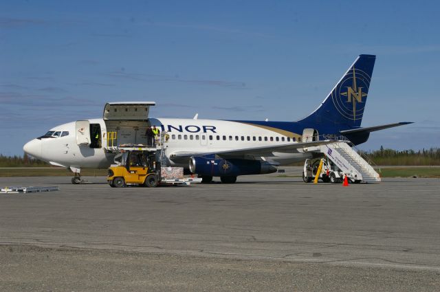 Boeing 737-700 — - J'étais à l'aérogare de CYVO regardant cet appareil se faire charger. C'est un combi version.