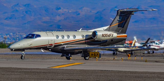 Embraer Phenom 300 (N354FX) - N354FX 2013 Embraer EMB 505 Phenom 300 FlexJet s/n 50500135 - North Las Vegas Airport  KVGTbr /Photo: TDelCorobr /October 14, 2022