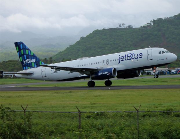 Airbus A320 (N568JB)