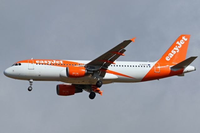 Airbus A320 (G-EZTC)