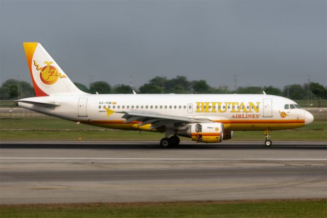 Airbus A319 (A5-RIM) - 11th March, 2023: Flight B3-700 from Paro via Kolkata landing on runway 19L at Bangkok's Suvarnabhumi International Airport. 