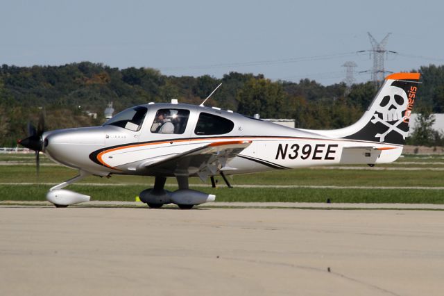 Cirrus SR-22 (N39EE)