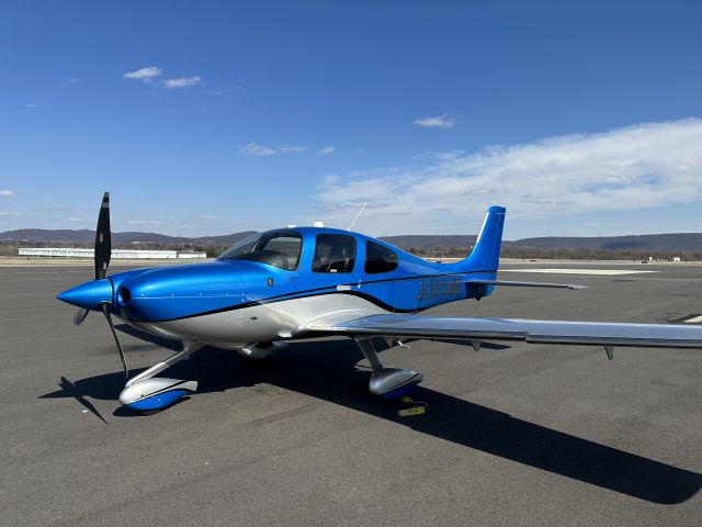 Cirrus SR-22 (N365MB)