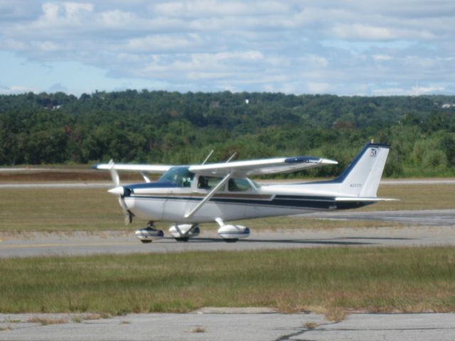 Cessna Skyhawk (N20071) - Charley and Pete goin flyin.