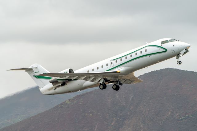 Canadair Challenger (9H-DOM)