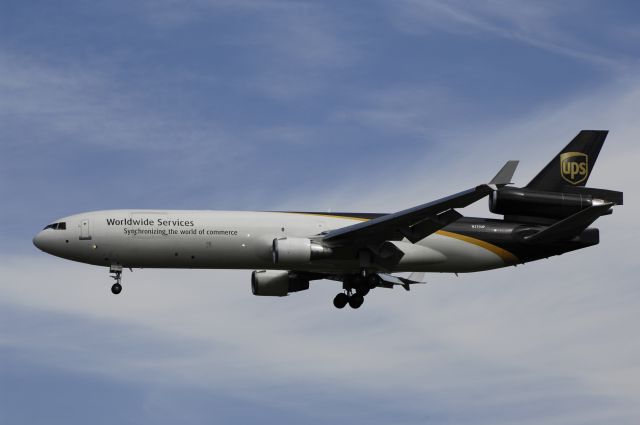 Boeing MD-11 (N270UP) - Final Approach to Narita Intl Airport on 2012/10/13