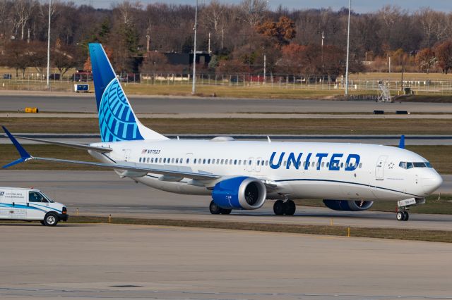 Boeing 737 MAX 9 (N37523)