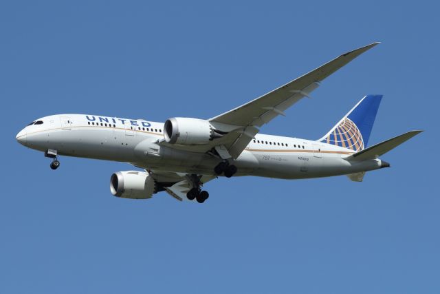 Boeing 787-8 (N28912) - 22/03/2022:  Flight from Chicago (ORD)  on landing path to runway 30.