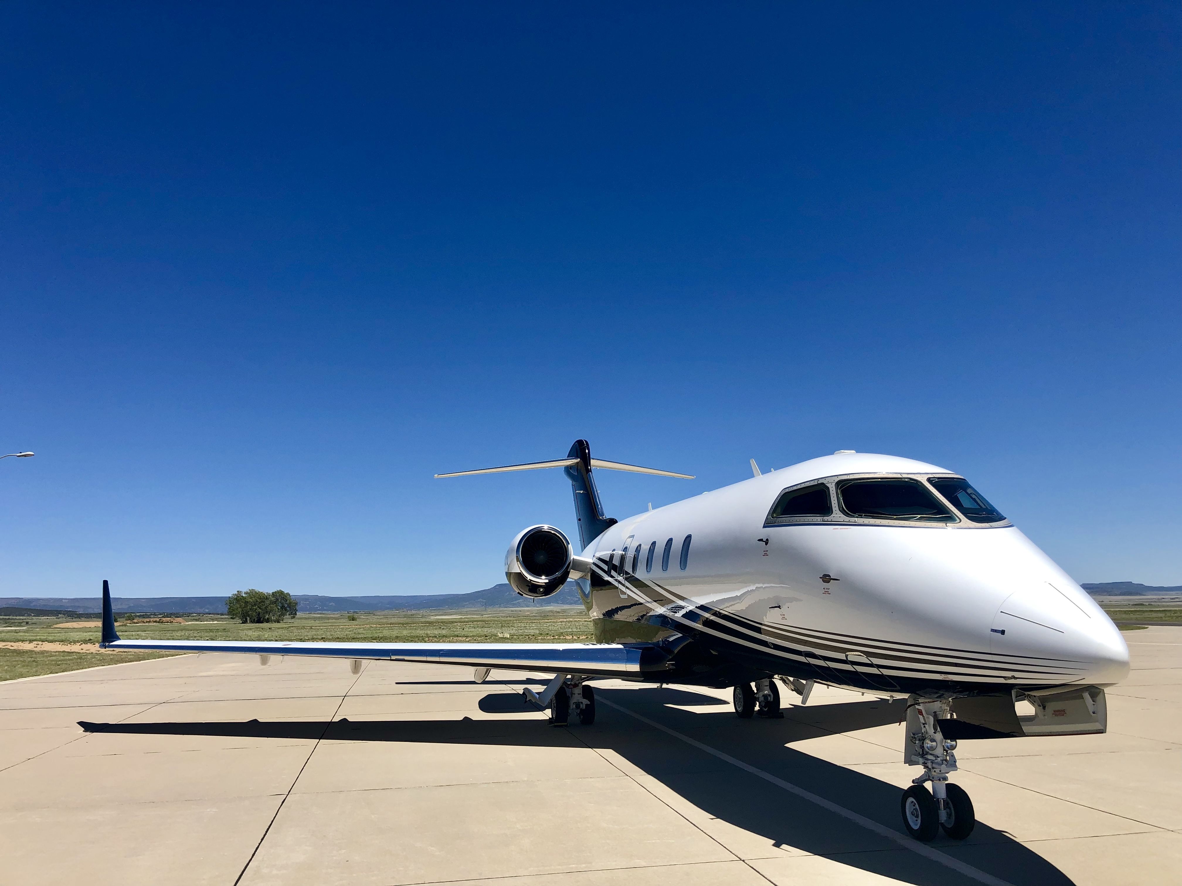 Bombardier Challenger 300 (N575FD)