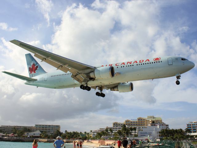 BOEING 767-300 —