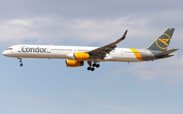 BOEING 757-300 (D-ABOF)