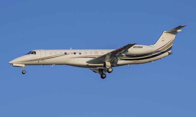 Embraer ERJ-135 (N538M) - Runway 20R arrival @KDPA.