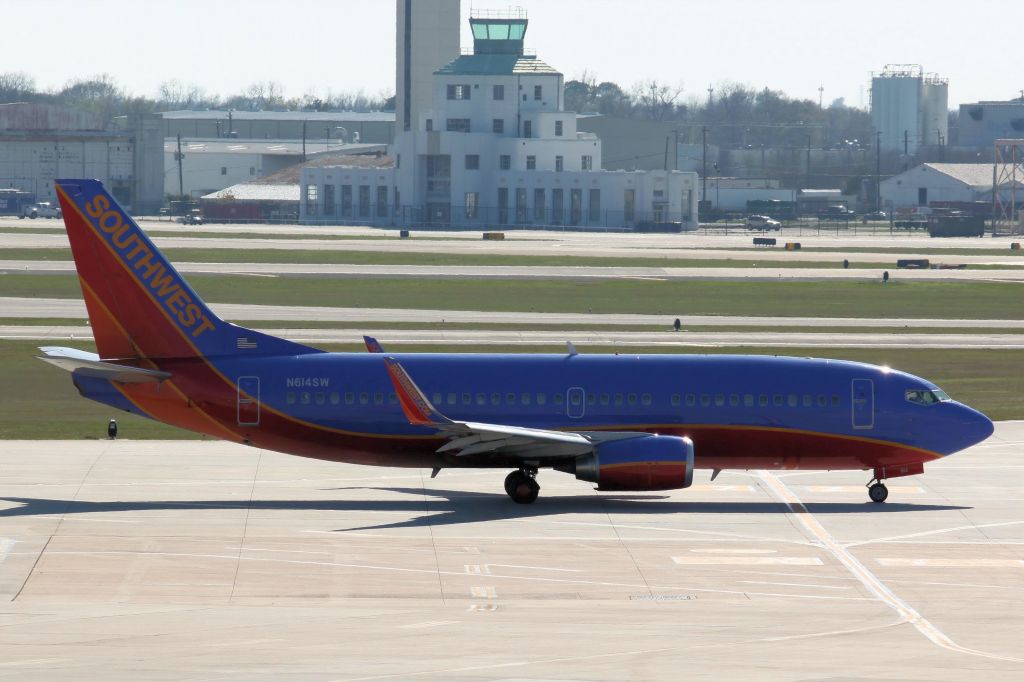 BOEING 737-300 (N614SW) - Taken on 03-02-2011