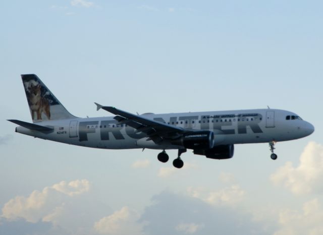 Airbus A320 (N214FR)