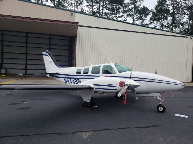 Beechcraft Baron (58) (N4449W)