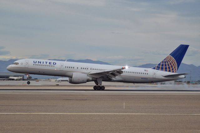 Boeing 757-200 (N535UA)