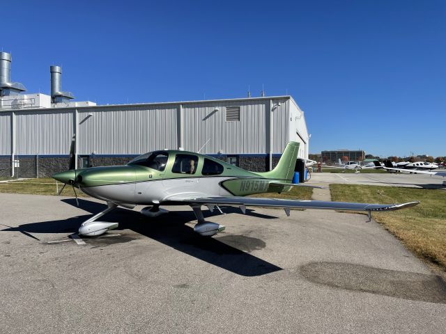 Cirrus SR-20 (N915MA)