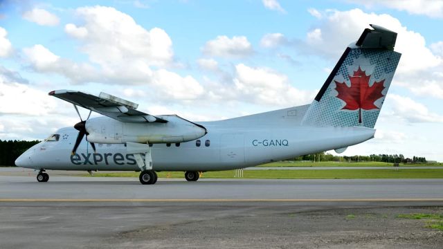 de Havilland Dash 8-100 (C-GANQ)