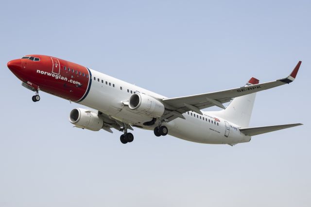 Boeing 737-700 (SE-RPK) - Standning Next to Runway 04R