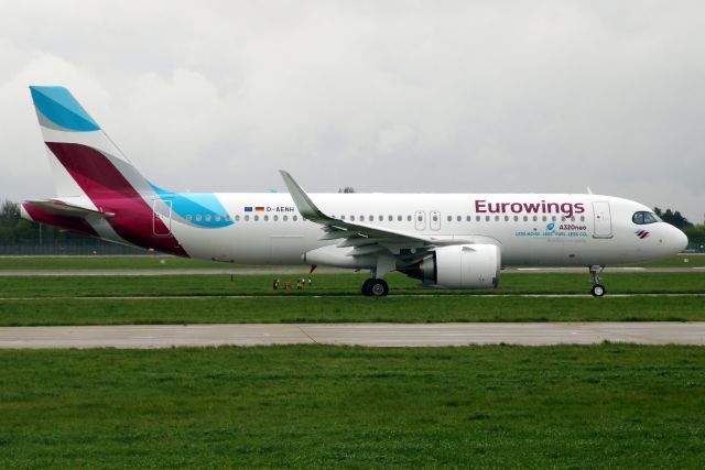 Airbus A320neo (D-AENH) - Taxiing to depart rwy 09R on 14-Apr-23 operating flight EWG7465 to EDDH.